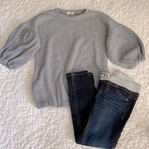 Girls Winter Outfit Size 4/ 5 Gray Puff Sleeve Sweater with Skinny Jeggings - Picture 1 of 4